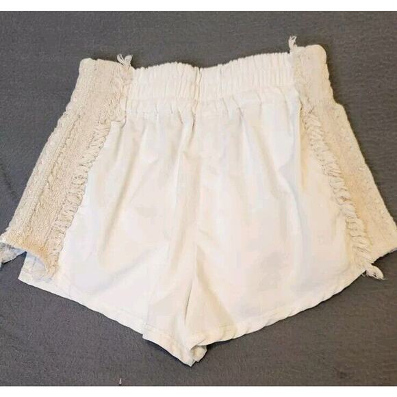 Free People Movement Solstice Shorts Size M‎ Ivory Crochet Trim Fringe Lined - Picture 2 of 11